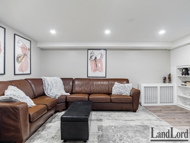 Photo du bâtiment - 65 Fairfield Ave