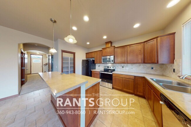 Building Photo - Great Location!  Quiet Neighborhood!