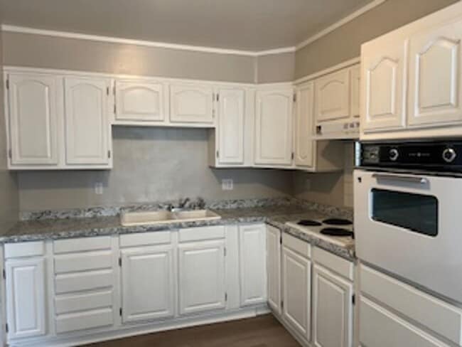 Foto del edificio - ADORABLE REMODELED 2 BEDROOM DUPLEX!