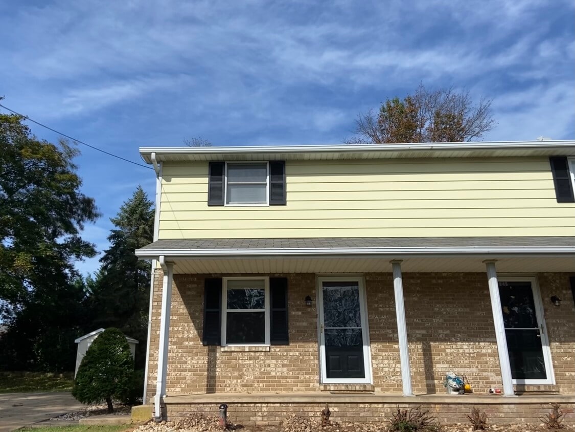 2945 Bradley Ave Unit 1, Dallastown, PA 17313 Apartments in