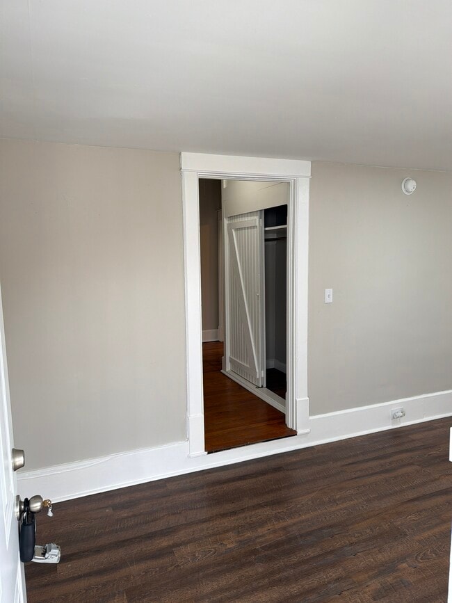 Building Photo - 422 W Main St