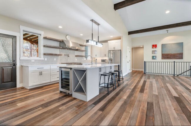 Building Photo - 65 Armory Rd