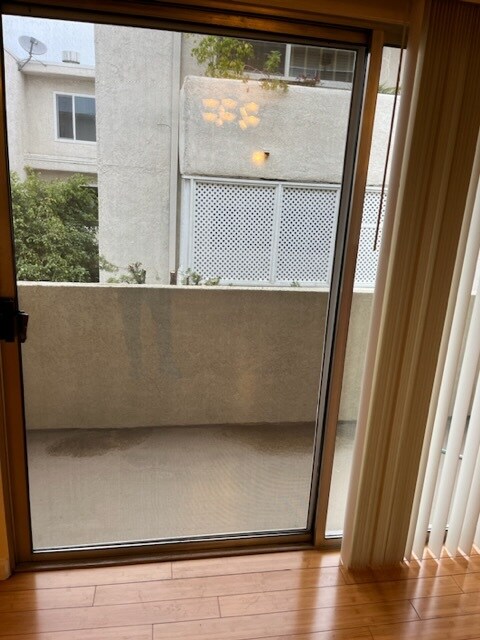 Balcony - 5400 Lindley Ave