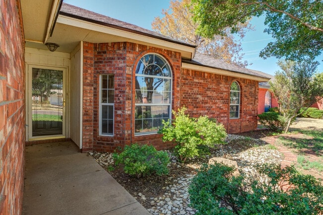 Building Photo - 6113 6th St