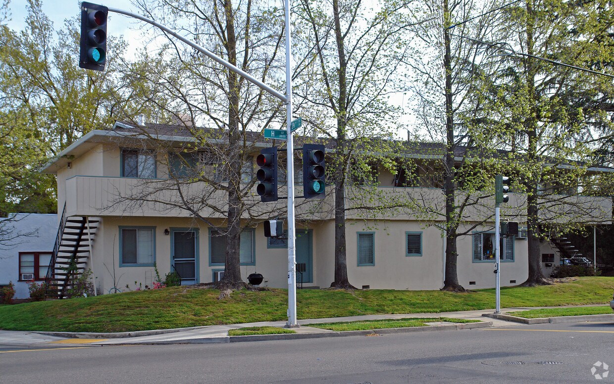 Building Photo - 3901 H St