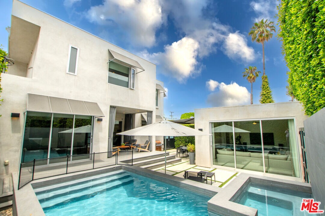 Foto principal - 9010 Ashcroft Ave