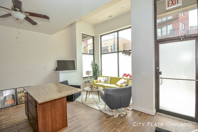 Foto del edificio - 1448 W Fullerton Ave