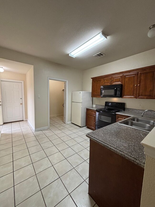 Building Photo - 3112-3114 S Cherry Ln
