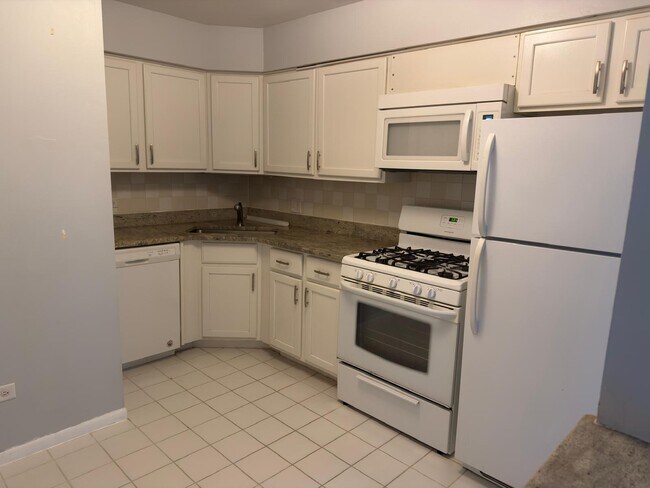 Building Photo - 1008 Centurion Ln
