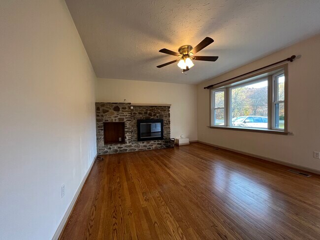 Foto del edificio - 4020 Bradshaw Rd