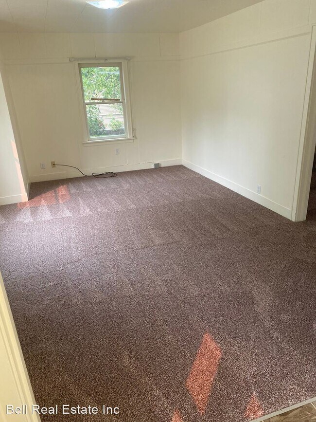 Building Photo - 3 br, 1 bath House - 1753 Villard Street