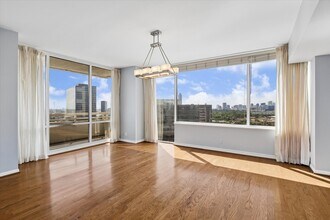 Building Photo - 15 Greenway Plz