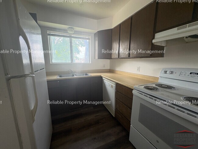 Building Photo - 1524 Falcon Dr