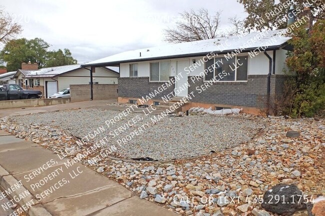 Building Photo - Pet Friendly 2 Bedroom Apartment