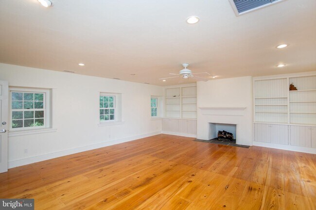 Foto del edificio - 7248 Groveland Rd