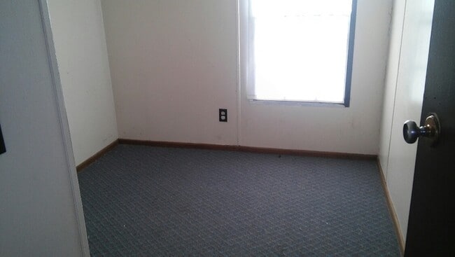 Building Photo - 2 Bedroom 1 Bathroom