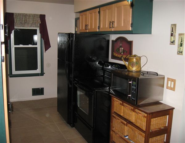 Building Photo - 420 Dawnlee Ave