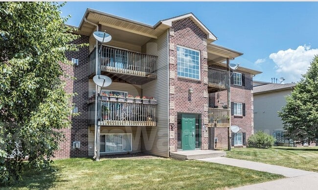 Building Photo - 5924 Sutton Pl