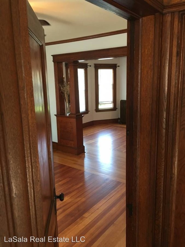 Building Photo - 36 E Cedar St