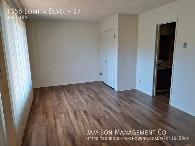 Foto del edificio - 1356 Lomita Blvd