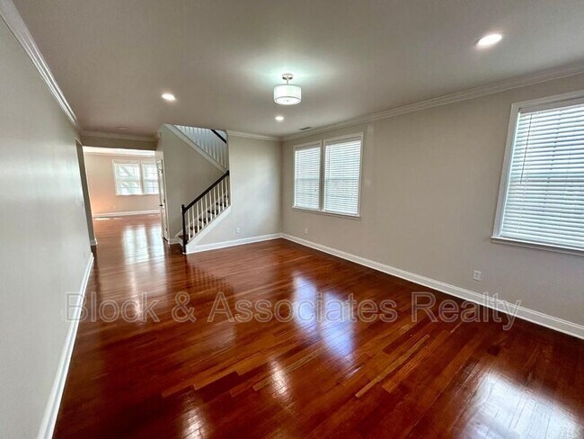 Building Photo - 610 Prairie Meadows Court