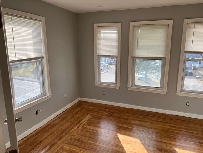 Foto del edificio - 165 Oxford St N