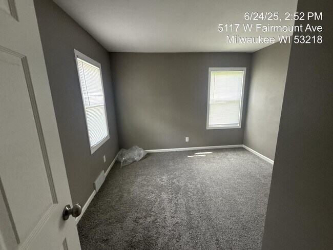 Building Photo - 5117 W Fairmount Ave