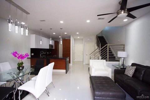 Foto del edificio - 2210 E 1st St