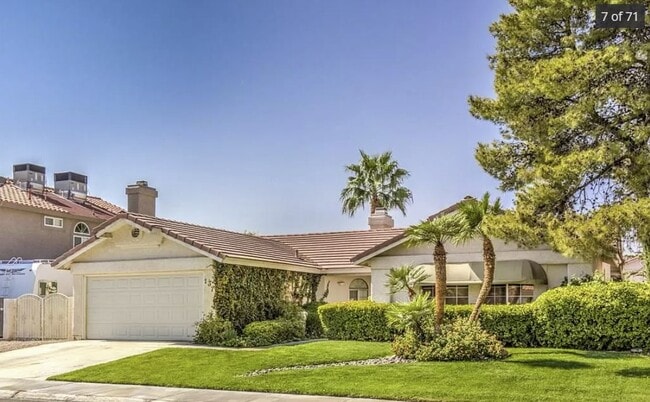 Building Photo - 137 Weatherstone Dr