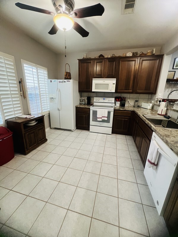 Building Photo - Charming Townhome in Kemah