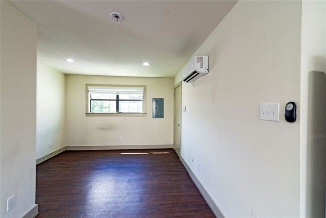 Building Photo - 2100 Woodhead St