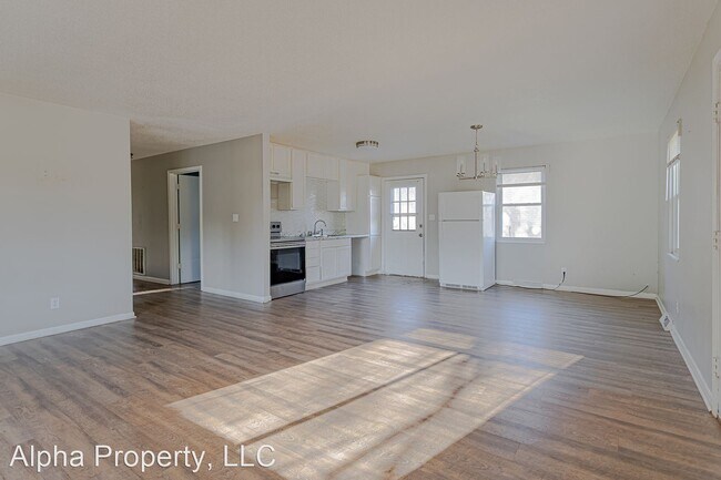 Building Photo - 3 br, 1 bath House - 102 Parkins Mill Rd