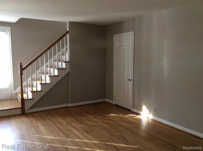 Building Photo - 1070 Lincoln Ct