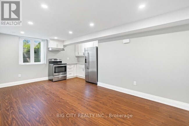 Building Photo - 465a Cosburn Ave.