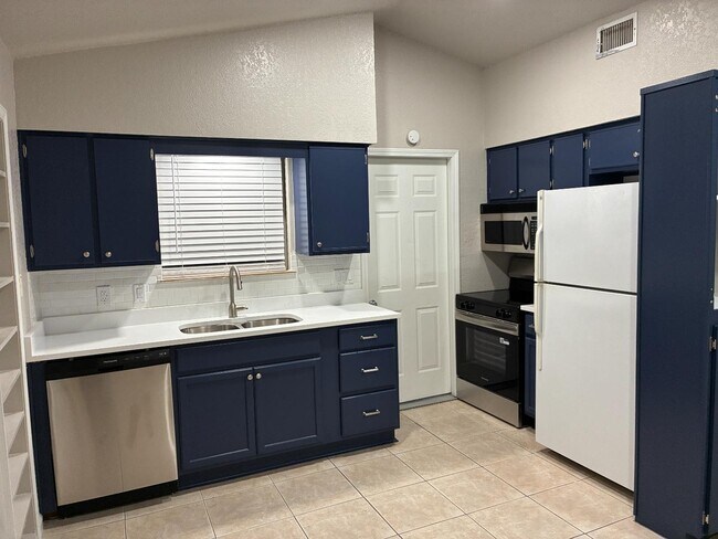 Building Photo - 1502 Cologne Dr