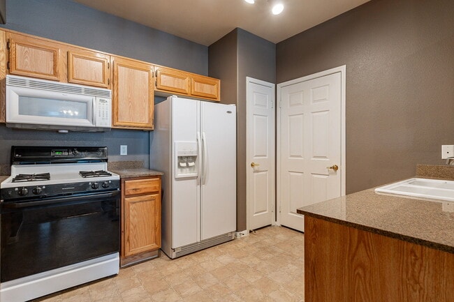 Foto del edificio - 10001 Peace Way