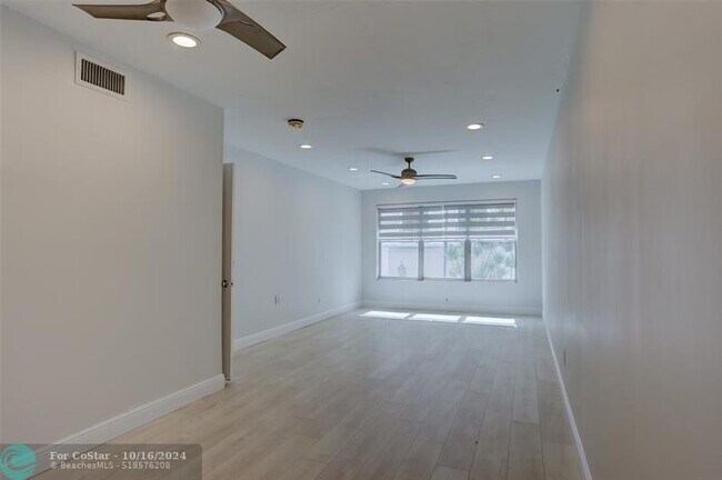 Foto del edificio - 2400 NE 33rd Ave