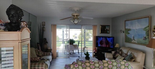 Foto del edificio - 715 Lori Dr