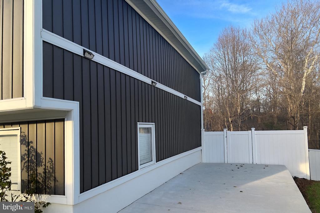 Primary Photo - 7822 Grassy Garth