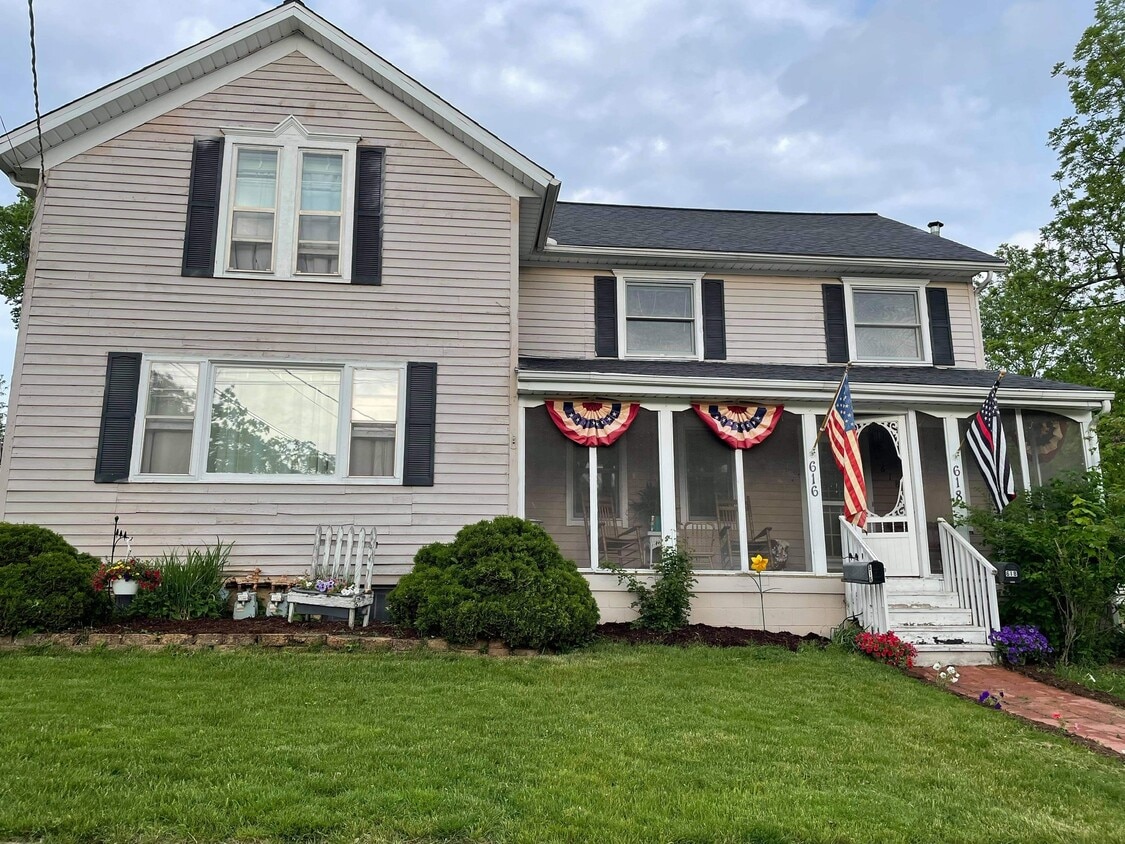 618 Union Ave, Belvidere, IL 61008 Townhome Rentals in Belvidere IL