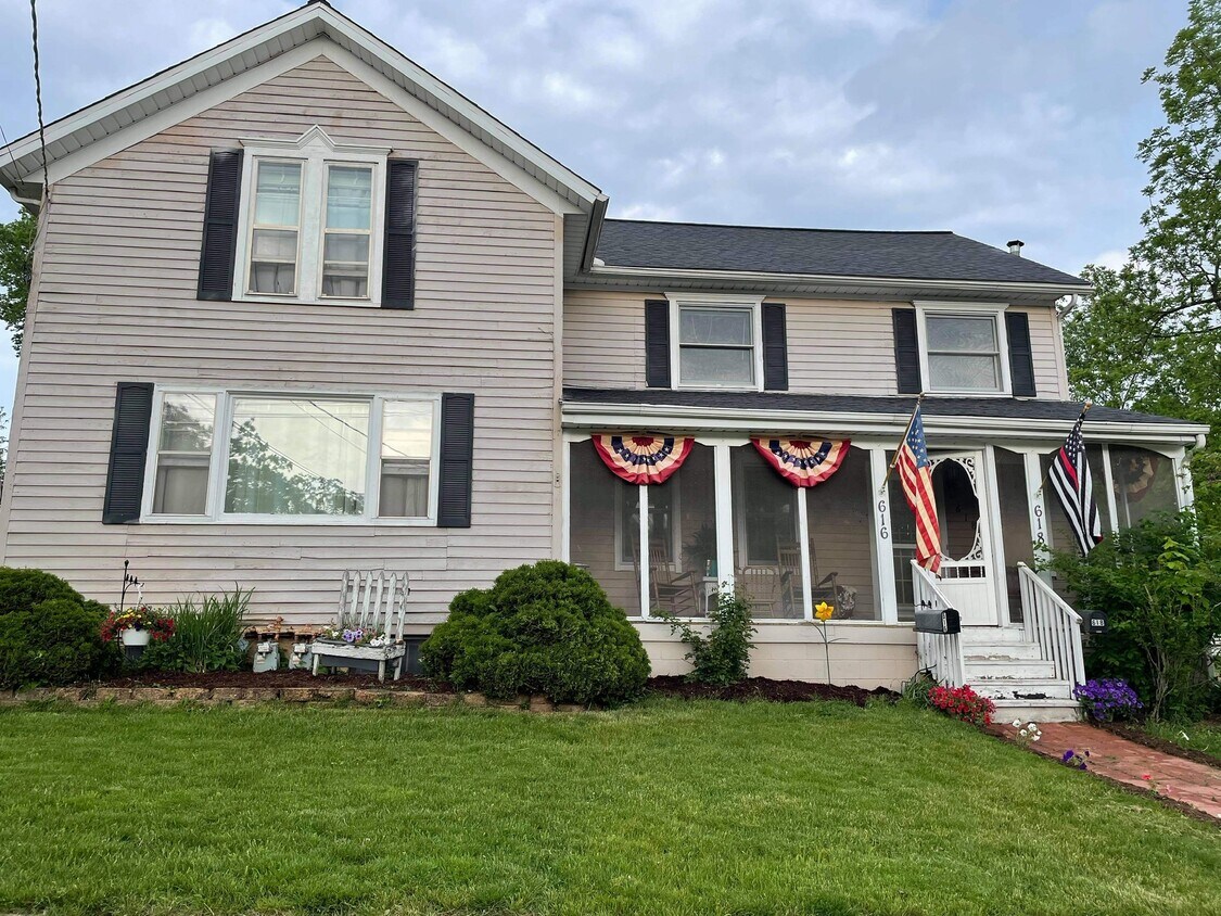 618 Union Ave, Belvidere, IL 61008 Townhome Rentals in Belvidere IL