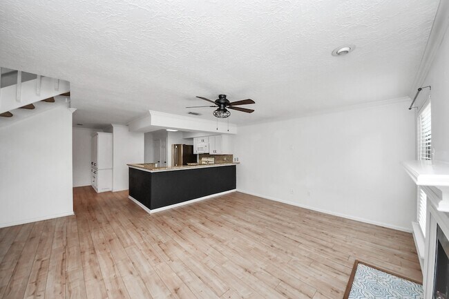 Building Photo - 12755 Mill Ridge Dr