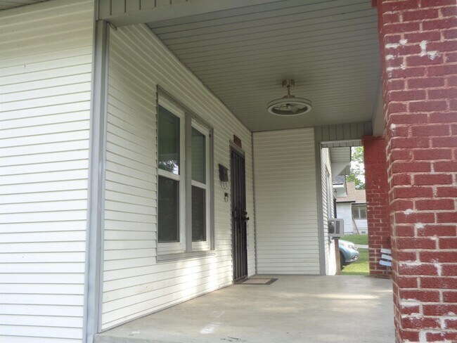 Building Photo - 1201 Division St