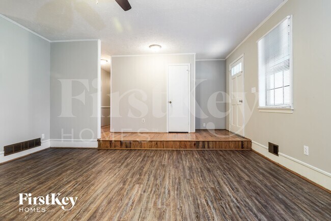 Foto del edificio - 3704 Newport Dr