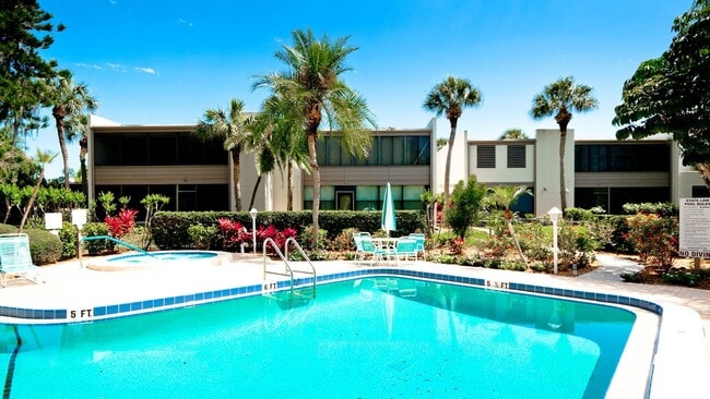 Foto del edificio - 542 Lakeside Dr