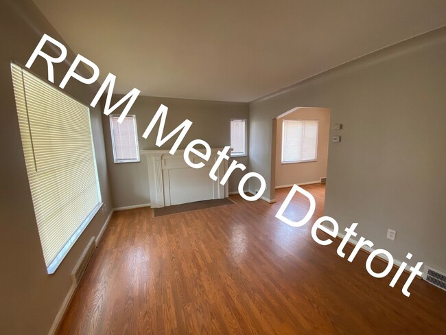 Building Photo - Great Detroit Bungalow