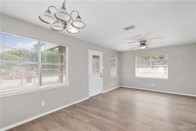 Building Photo - 20 E Hackberry Ave