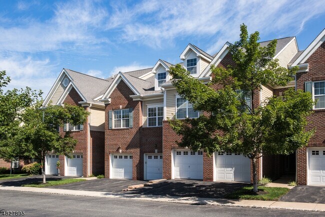 Building Photo - 14 Taft Ln