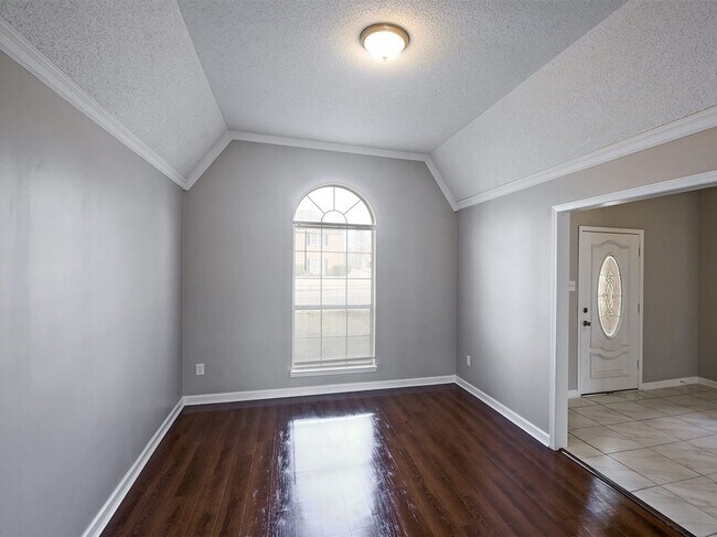 Foto del edificio - Charming 6 bed, 3 bath home on corner lot between S. Germantown and Hacks Cross.
