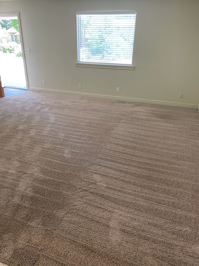 Foto del edificio - 4057 Hillcrest Cir